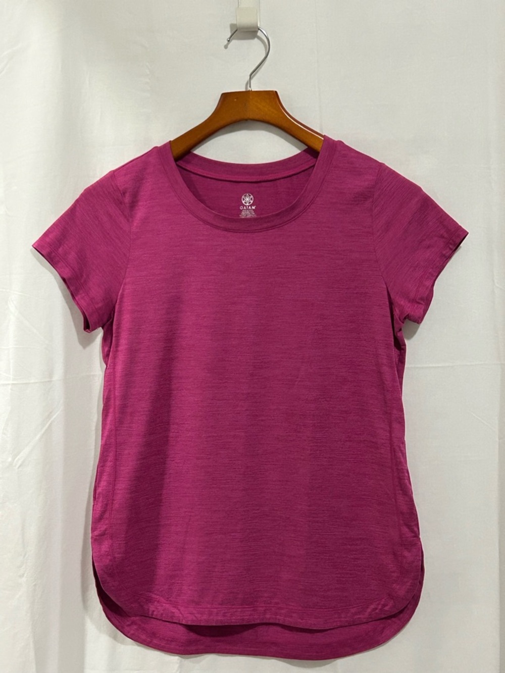 GAIAM - Magenta Short Sleeve Crewneck Tee